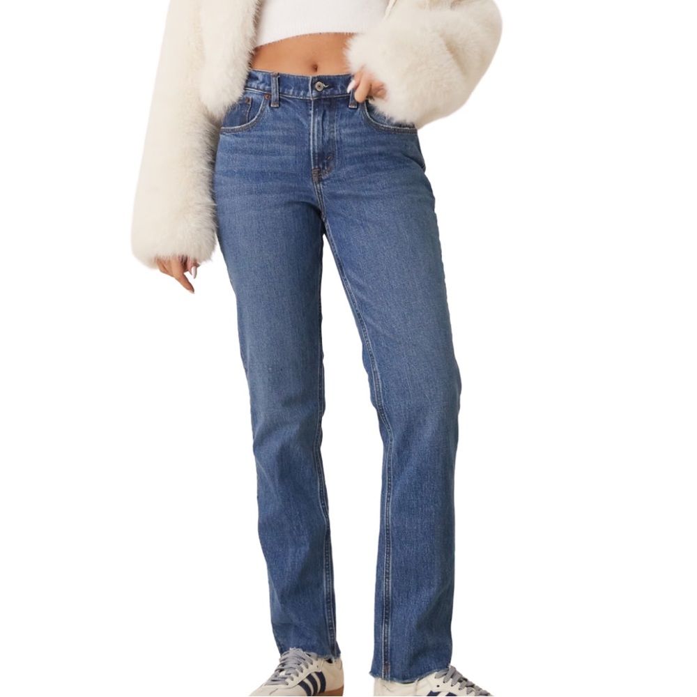 Abercrombie and Fitch Jeans Frayed the 90s straight midrise Women’s 31 / 12 Long